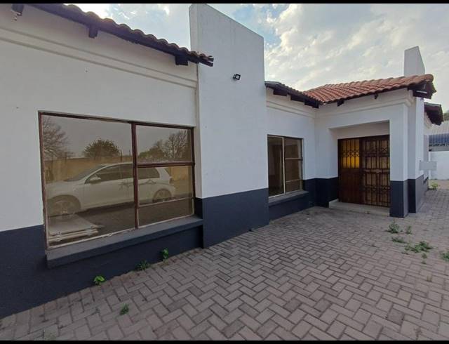 9 BEDROOM HOUSE FOR SALE IN BOOYSENS
